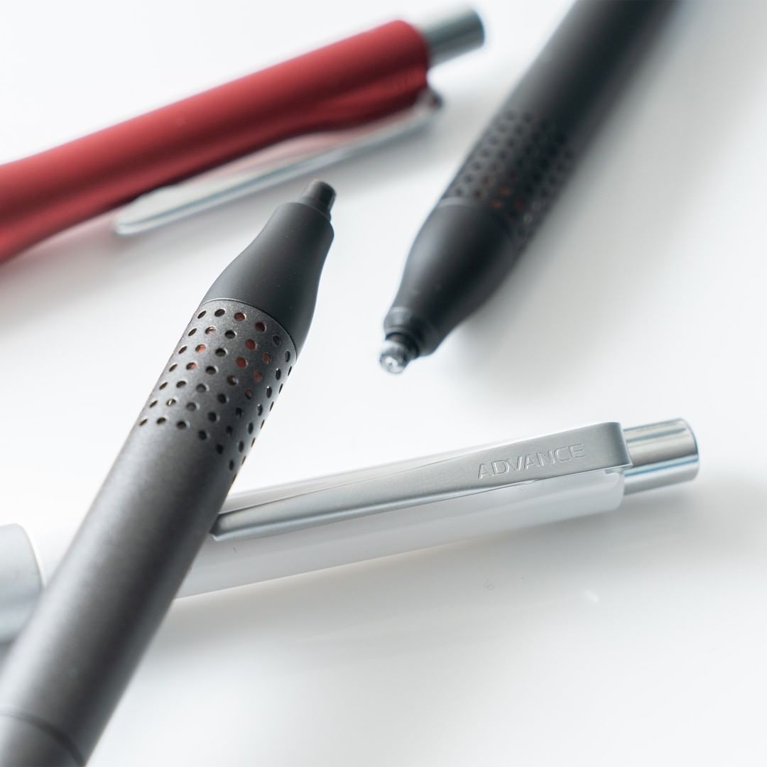 Uni Kuru Toga Advance Upgrade Versatil Kalem 0.5 mm