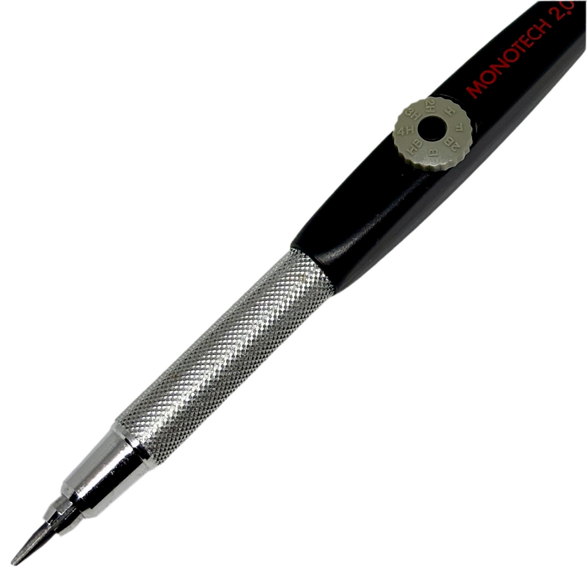 Tombow Monotech 500 kalemin 4H ile B arası sertlik ayar kadranı ve tırtıklı kavrama bölümü yakın çekim