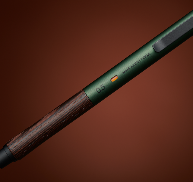 Uni Kuru Toga Wood Versatil Kalem 0.5 mm Forest Green