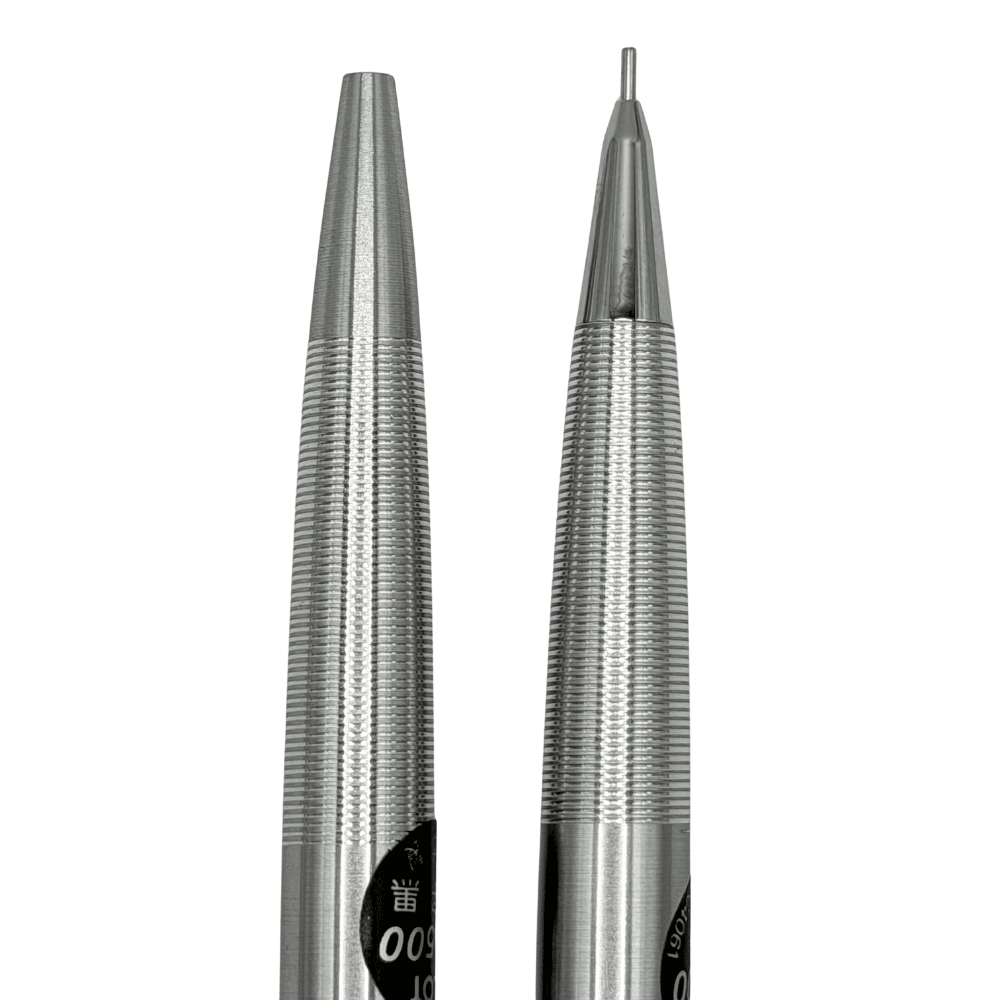 Pilot Vintage setin uç bölümleri, solda tükenmez konisi sağda 0.5 mm versatil ucu