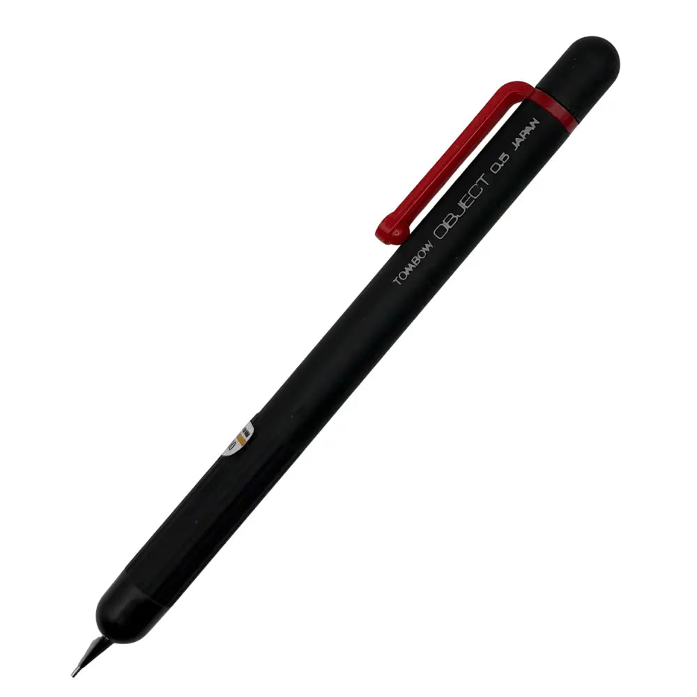 Tombow Object vintage versatil kalem mat siyah gövde ve kırmızı klips, tam boy görünüm, 0.5 mm