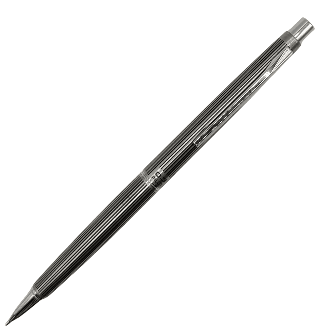Pilot vintage metal çizgili versatil kalem, ince dikey çizgili koyu gövde ve krom klips, 0.3 mm