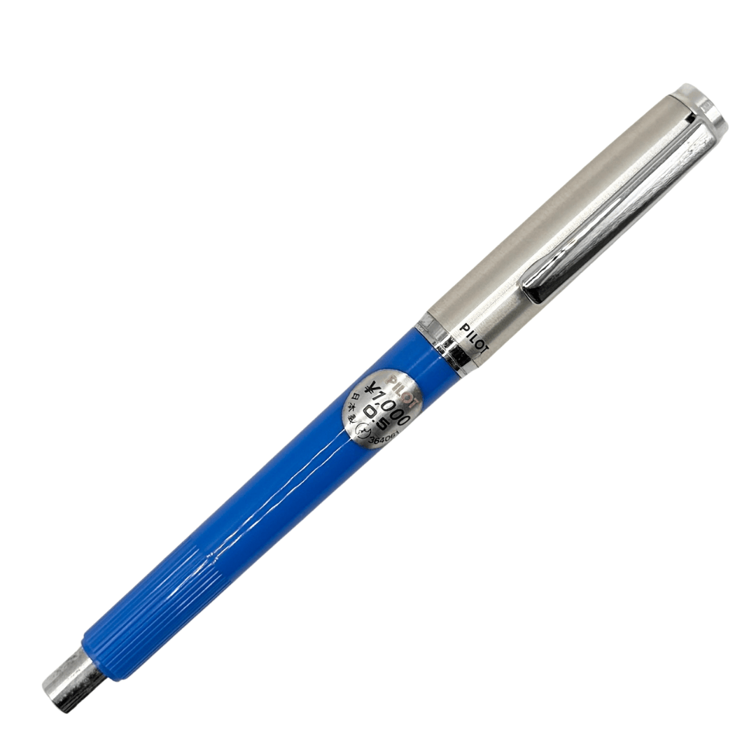 Pilot vintage versatil kalem mavi gövde ve gümüş kapak bölümü, tam boy açılı, 0.5 mm