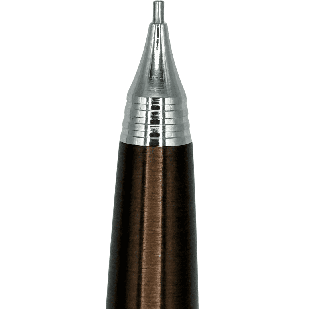 Pentel SG vintage kalemin kademeli krom koni ucu ve ince uç borusu makro çekim