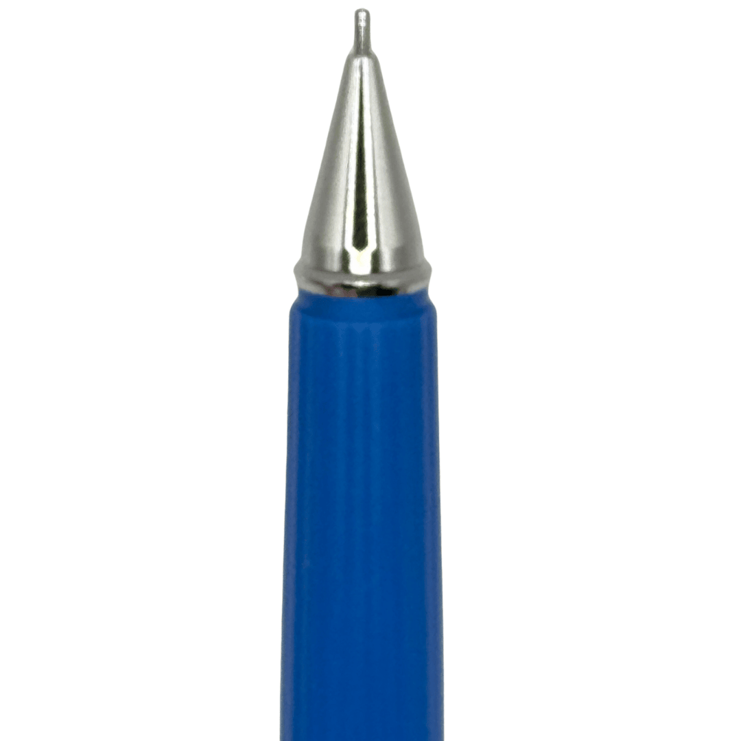 Pilot vintage mavi kalemin krom koni ucu ve gövde birleşimi makro çekim, 0.5 mm