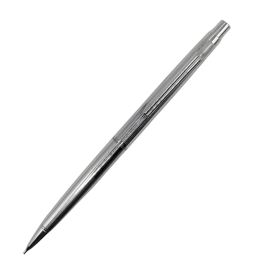 Pilot vintage metal versatil kalem, ince krom gövde ve dokulu kavrama, 0.5 mm