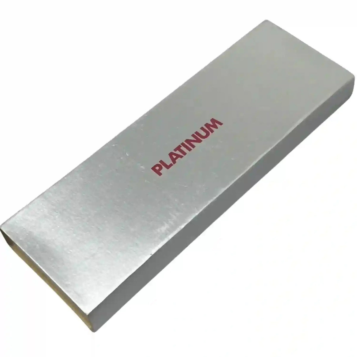 Platinum vintage kalem setinin kapalı gümüş rengi karton kutusu, üzerinde kırmızı Platinum yazısı