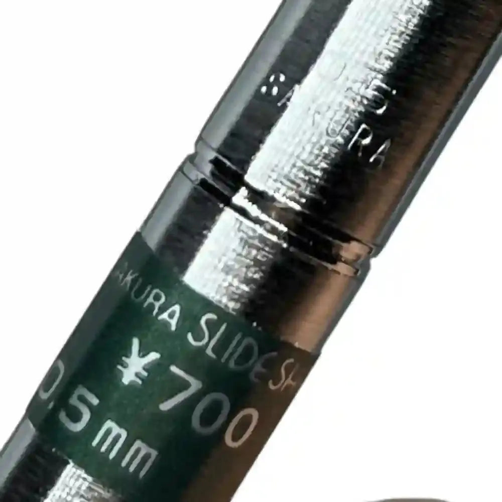 Sakura Slide Sharp gövdesinde SAKURA SLIDE SHARP 700 yen 0.5 mm etiketi yakın çekim
