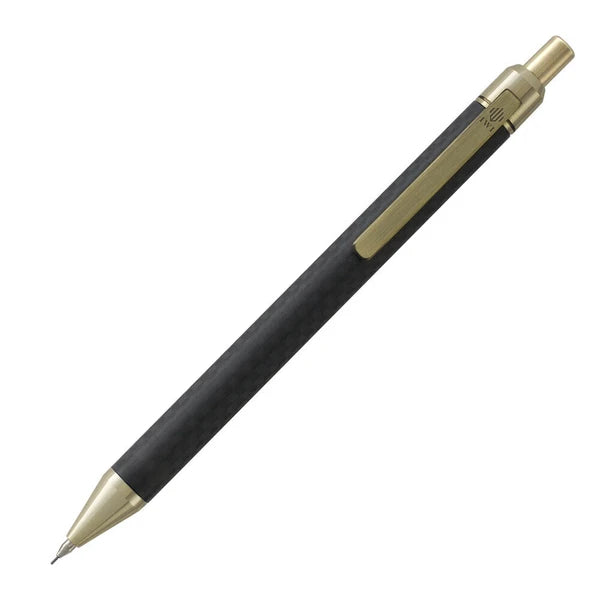 IWI Fusion Carbon versatil kalem, mat siyah karbon gövde ve pirinç aksam, tam boy çapraz, 0.5 mm