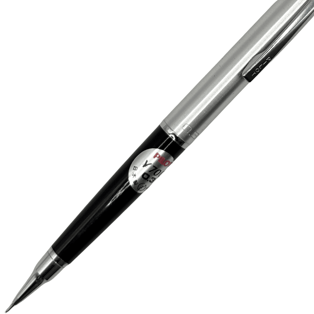 Pilot vintage versatil kalemin siyah alt gövdesi, 700 yen 0.3 etiketi ve krom uç