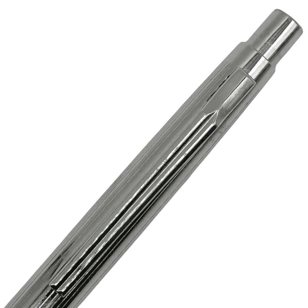 Pilot vintage metal kalemin üst kısmı, yivli krom gövde ve dar klips