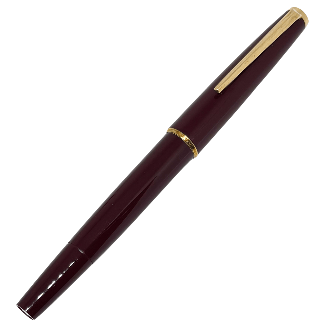 Montblanc 320 vintage dolma kalem bordo gövde, altın klips ve kapak halkası, tam boy görünüm