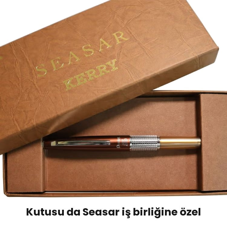 Pentel Kerry Seasar kalem, kapağında yaldızlı SEASAR ve KERRY yazan deri dokulu kahve kutusunda