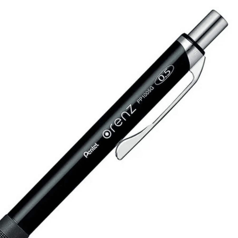 Pentel Orenz Metal Grip kalemin üst gövdesi; metal klips, Pentel orenz ve 0.5 baskıları yakın çekim