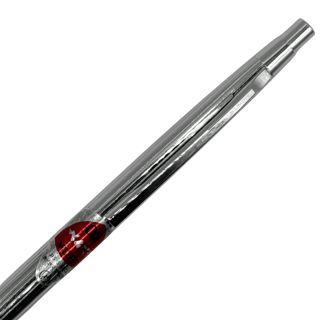 Pentel PS-1045 tıklama başlığı, klips ve kırmızı sertlik göstergesi penceresi yakın çekim