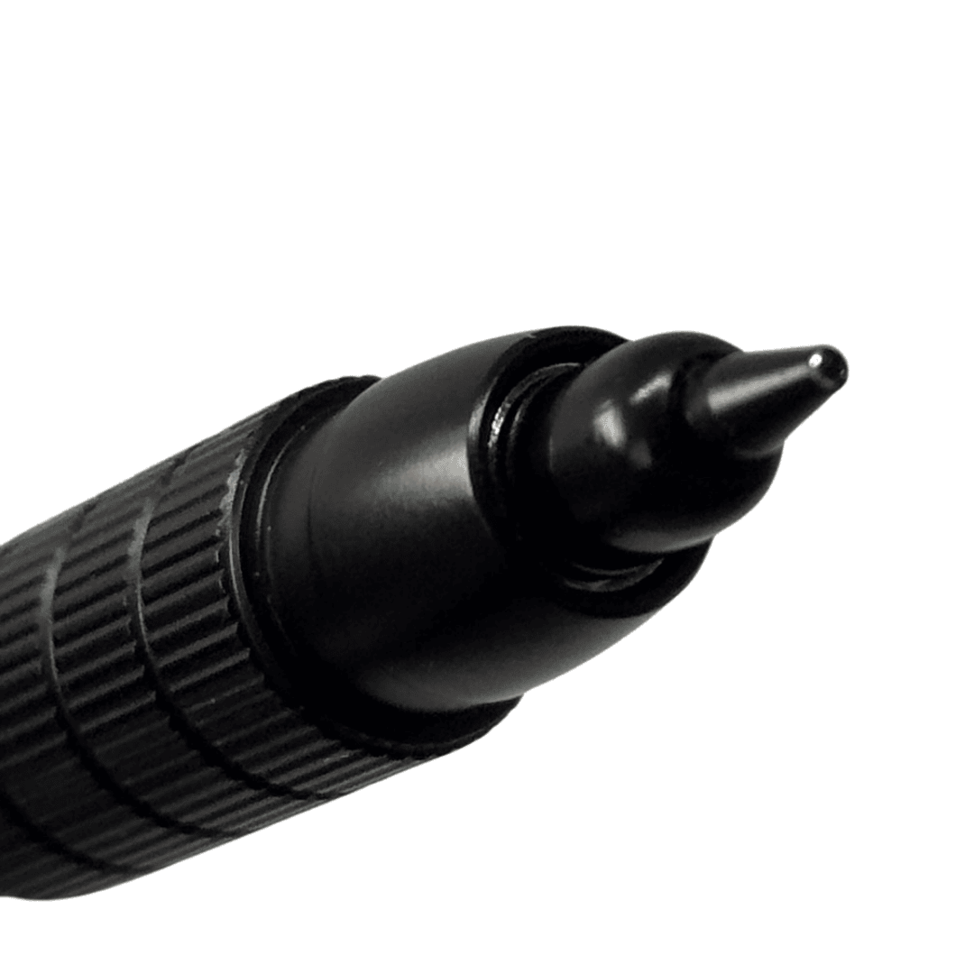 Pilot Automac E-500 konik ucu ve ince kurşun kovanı, eğik açıdan makro çekim