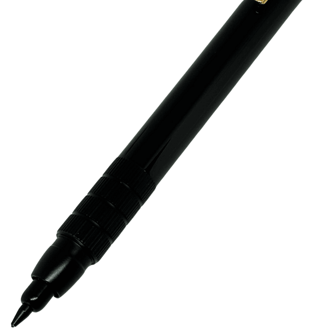 Pilot Automac E-500 kalemin alt gövdesi, tırtıklı siyah kavrama ve konik uç yakın çekim