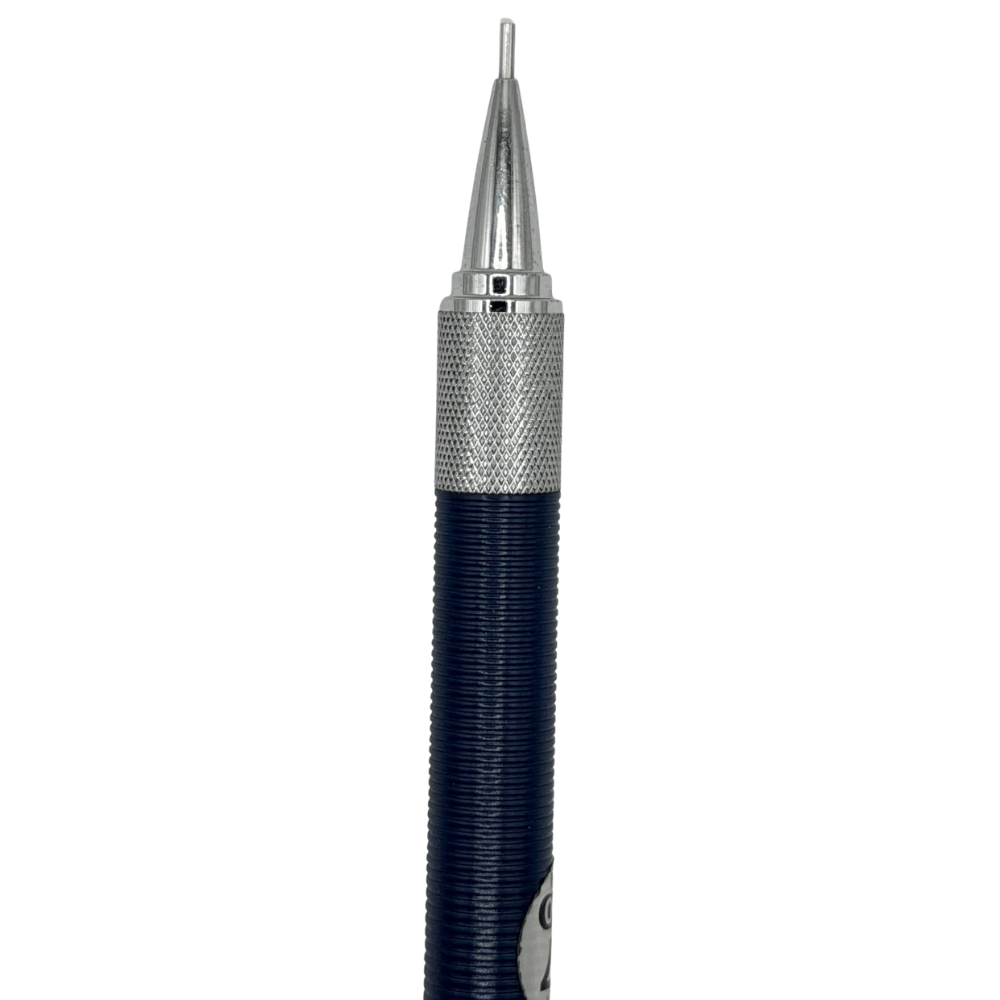 Pilot H-56X kalemin krom kaplı tırtıklı uç kovanı ve ince boru ucu dikey yakın çekim