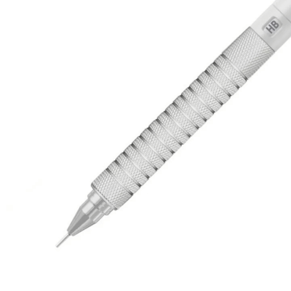 Staedtler 925 15 kalemin tırtıklı metal kavrama bölümü, HB penceresi ve ince boru ucu yakın çekim
