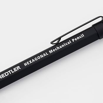Staedtler Hexagonal gövdesindeki beyaz HEXAGONAL Mechanical Pencil baskısı ve ince klips