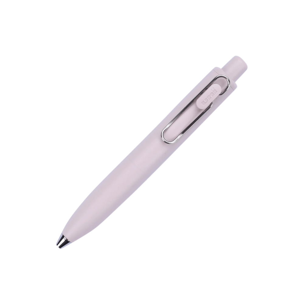 Uni-Ball One P jel kalem açık lila gövde, metal klips ve uni logolu tıklama başlığı, 0.38 mm
