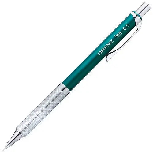 Pentel Orenz Metal Grip yeşil gövde, tam boy açılı görünüm, tırtıklı metal kavrama ve konik uç, 0.5 mm