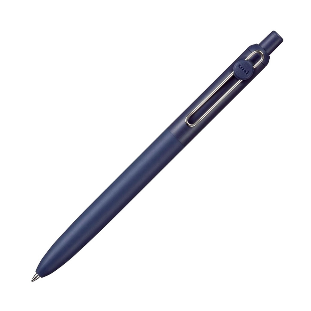 Uni-Ball Zento jel kalem lacivert mat gövde, çapraz tam boy görünüm, mavi refil, 0.7 mm