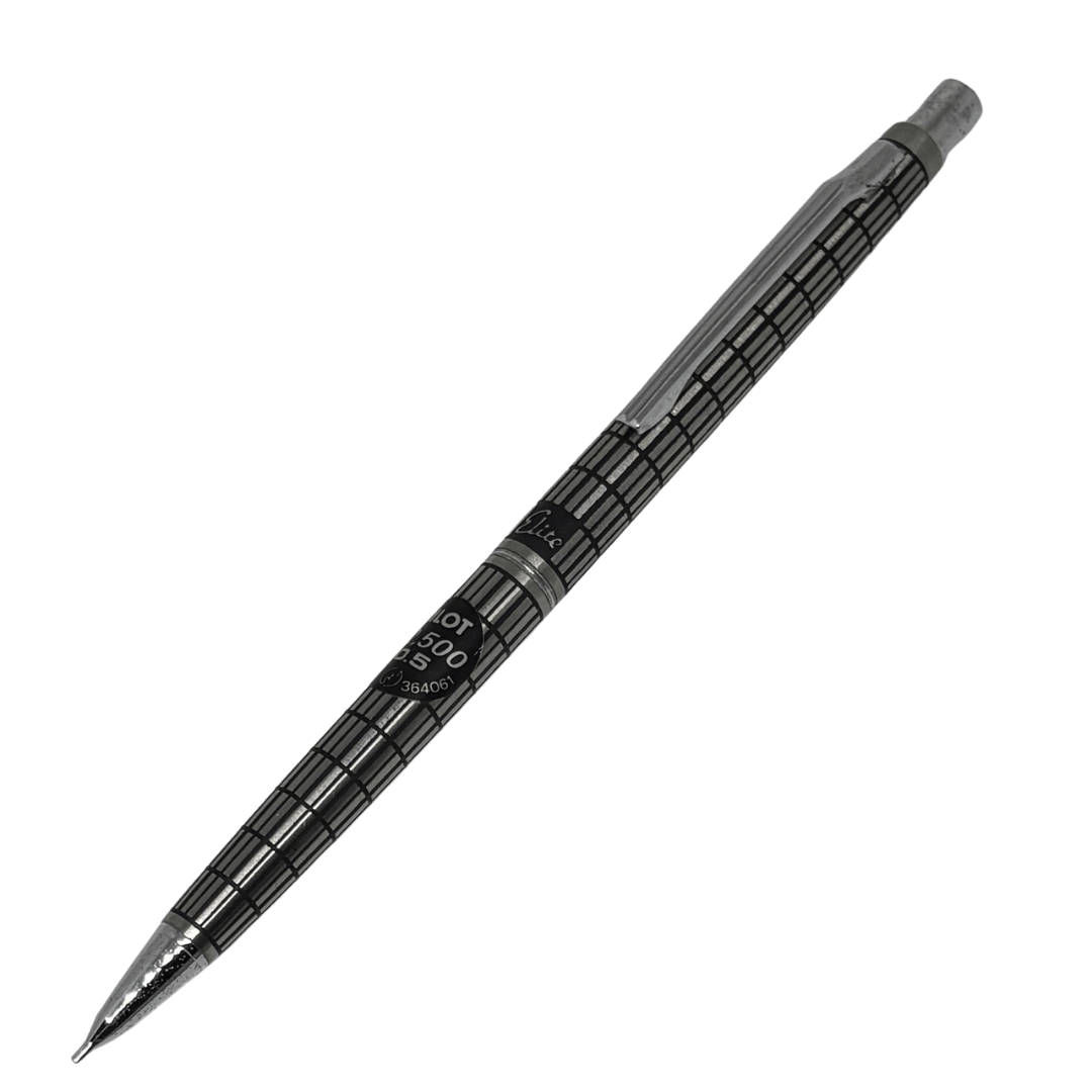 Pilot Elite vintage versatil kalem siyah kareli desenli metal gövde, ince krom uç, tam boy