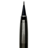 Platinum Vintage kalemin tırtıklı metal kavraması ve siyah koni ucu makro çekim, 0.5 mm