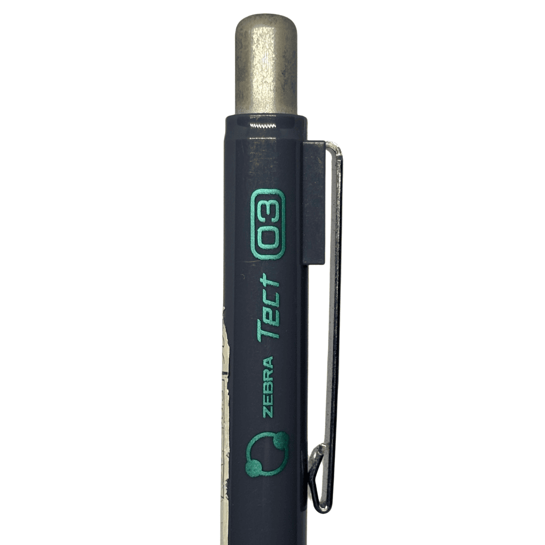 Zebra Tect üst gövdesindeki yeşil 03 ve Zebra Tect baskısı ile metal tıklama başlığı
