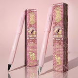 Billowing Blush serisinin pembe Roundabout rollerball ve Carousel dolma kalemi, desenli kutularıyla pembe zeminde