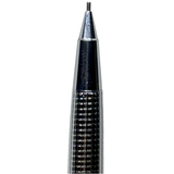 Pentel PS-1045 kalemin konik krom ucu ve kareli desenli kavrama makro çekim