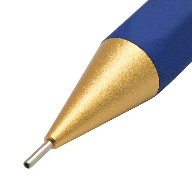 Staedtler Hexagonal altın rengi konik ucu ve metal uç borusu yakın çekim, mavi gövde