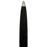 Montblanc 250 kalemin konik metal ucu ve siyah gövde dokusunun dik yakın çekimi