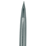 Pentel PS-1045 koni ucu ve kareli desenli krom kavrama bölümü yakın çekim, 0.5 mm