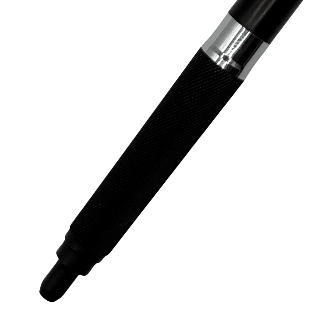 Pilot H-2103 tırtıklı siyah metal kavrama bölümü ve krom bileziğin yakın çekimi