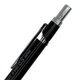 Pilot H-2103 kalemin başlık ve klips bölgesi eğik açıdan, model baskısı net görünüyor