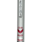 Pilot vintage kalemin gövdesindeki kırmızı 0.5 PILOT logosu ve klips ucu