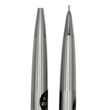 Pilot Vintage setin uç bölümleri, solda tükenmez konisi sağda 0.5 mm versatil ucu