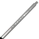 Ohto OP-180 Deluxe gövdesinde OHTO PENCIL 0.5 OP-180 DELUXE baskısı yakın çekim