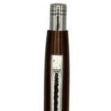 Pentel SG vintage kalemin krom tıklama başlığı ve klips ucu, kahverengi metal gövde üzerinde