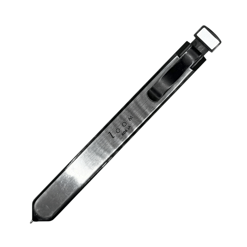 Tombow Zoom 606SH vintage versatil kalem yassı metal gövde, tam boy görünüm, 0.5 mm