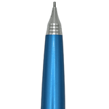 Pentel SG kalemin yivli krom koni ucu ve çıkan 0.5 mm ucu makro çekimde