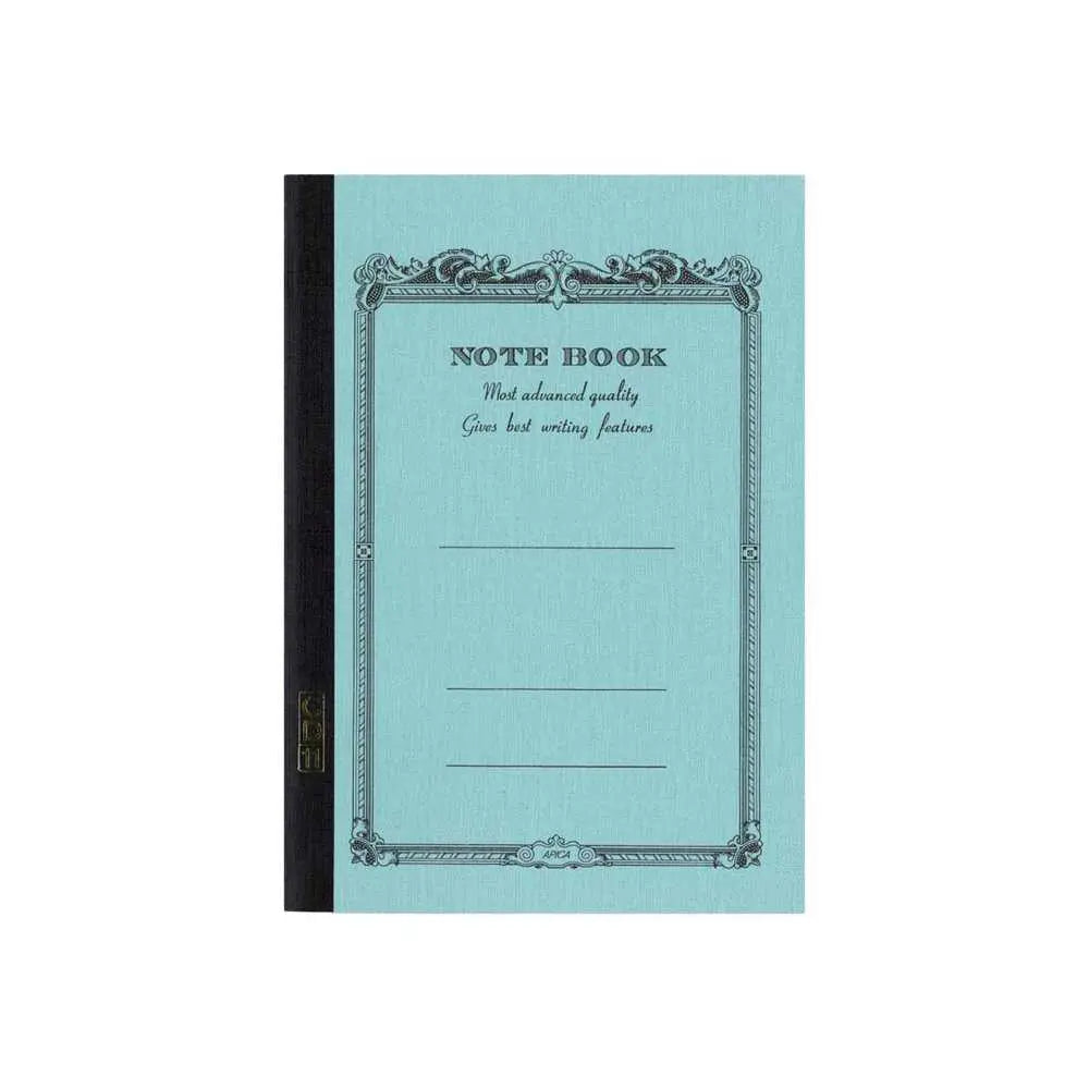 Apica CD-11 A5 defter açık mavi kapağı, siyah bez sırt ve klasik süslemeli Note Book çerçevesi