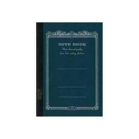 Apica CD-11 A5 defterin lacivert kapağı, gümüş çerçeveli NOTE BOOK baskısıyla