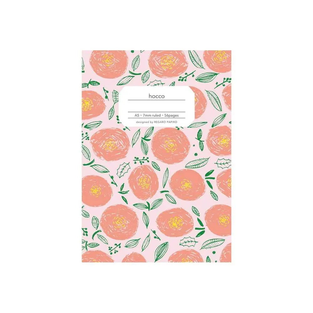 Apica Hocco A5 defter, pembe zeminde turuncu çiçek deseni kapak, A5 7 mm çizgili 56 sayfa etiketi