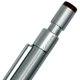 Faber-Castell TK-Matic L kalemin başlığı ve üzerinde Germany yazan metal bilezik makro çekim