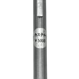 Faber-Castell zırh amblemli klips ve gövdedeki eski Japonca 5000 yen etiketi çok yakın planda
