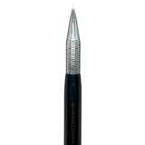 Uni Mitsubishi M5 krom koni ucu ve tırtıklı metal bileziği dikey yakın çekim