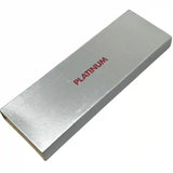 Platinum vintage kalem setinin kapalı gümüş rengi karton kutusu, üzerinde kırmızı Platinum yazısı